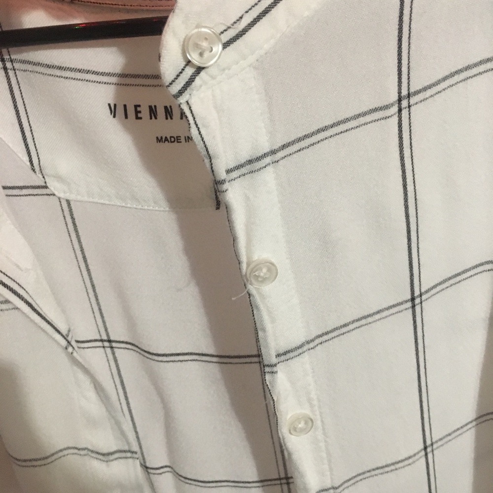 Button down - Picture 3 of 3
